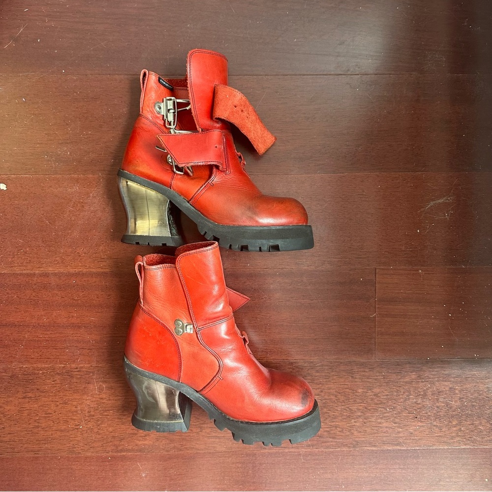 Vintage Red Destroy Boots